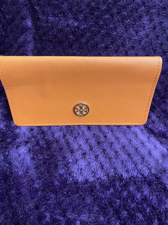 Tory Burch Handbags - Tory Burch Orange Leather Continental Sunglass Case